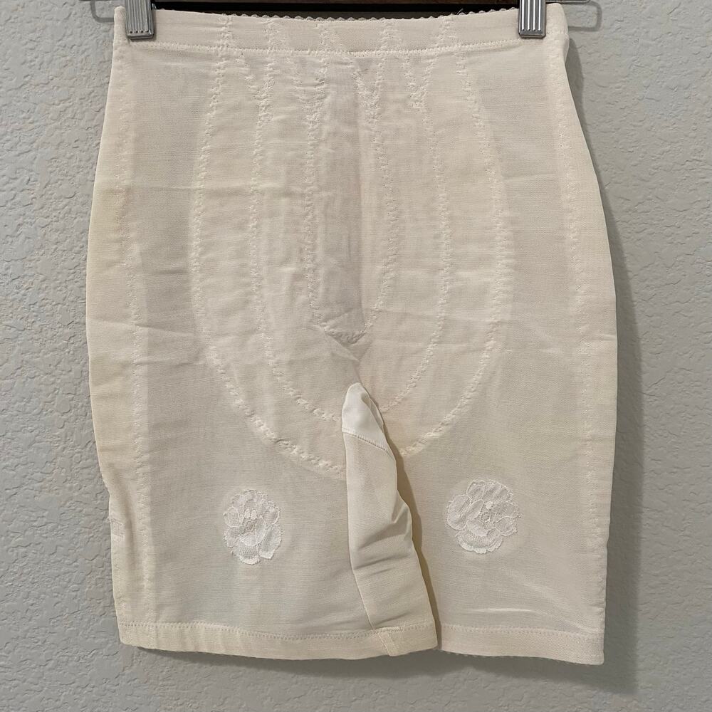 Vintage Vanity Fair Tulips Girdle NOS Long Leg Panty Size M USA - Picture 2 of 12